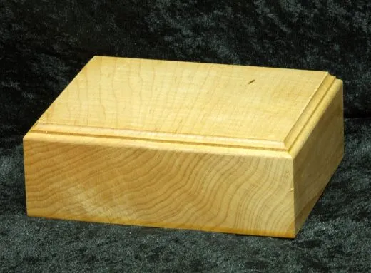 Sockel mit Fräskante