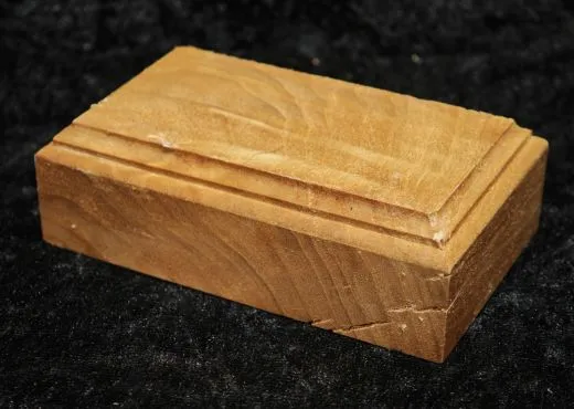 Sockel mit Fräskante