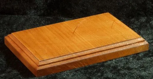 Sockel mit Fräskante