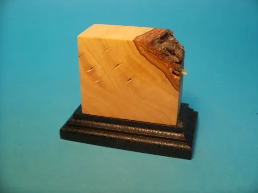 Flachfigurensockel