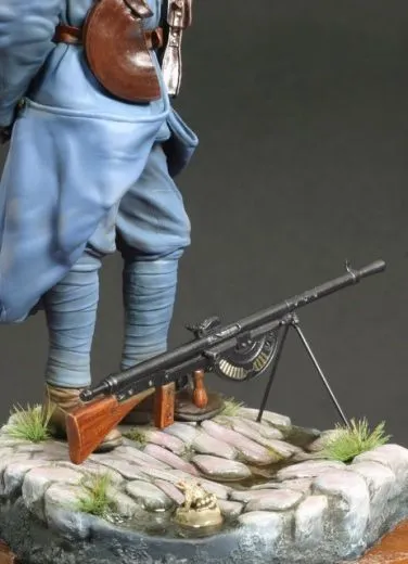 Französischer Maschinengewehrscütze mit Chauchat MG