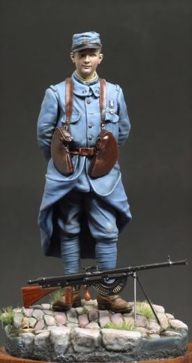 Französischer Maschinengewehrschütze mit Chauchat MG