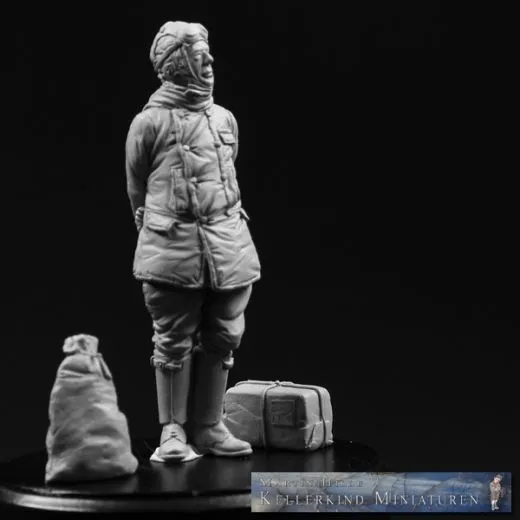 Deutscher Pilot mit Postsack