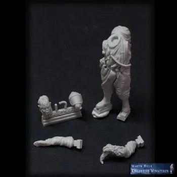 Mann in Schutzanzug "No fear" Teil 1