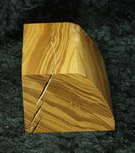 Base with natural edge