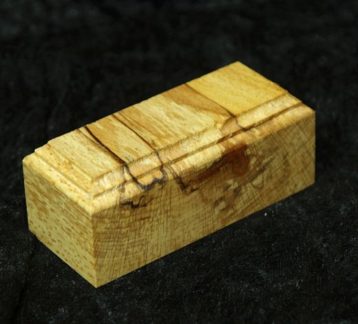 Kleiner Sockel mit Fräskante