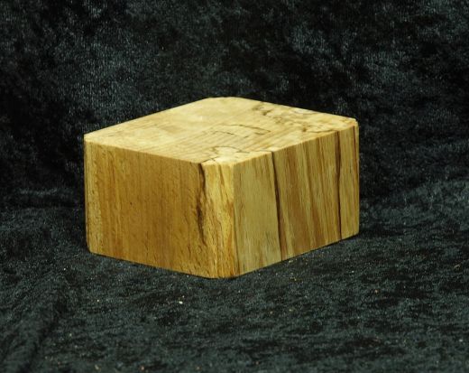 Sockel mit seitlicher Fräskante