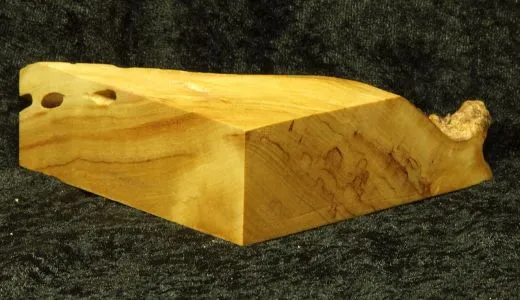 Sockel mit Rindenkante