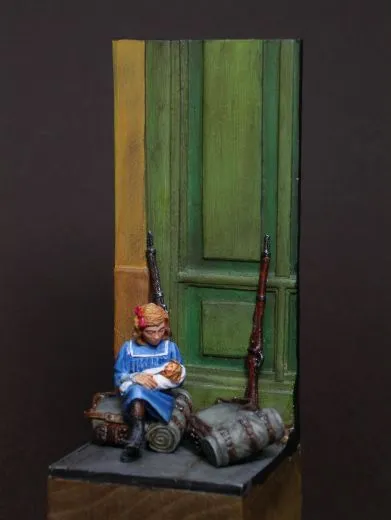 Kleines französisches Mädchen mit Hauswand
