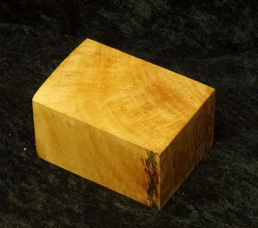 Sockel mit schwarzer Maserung