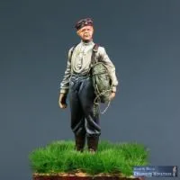 German mechanic with Heinecke-parachute