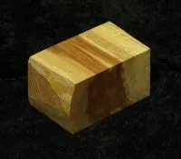 Länglicher Sockel