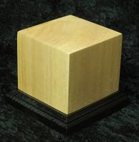 Sondersockel mit schwarzem Untersockel