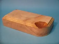 Länglicher Sockel mit Fräskante und runder Ecke