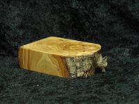 Sockel mit Rindenkante
