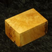 Sockel mit schwarzer Maserung